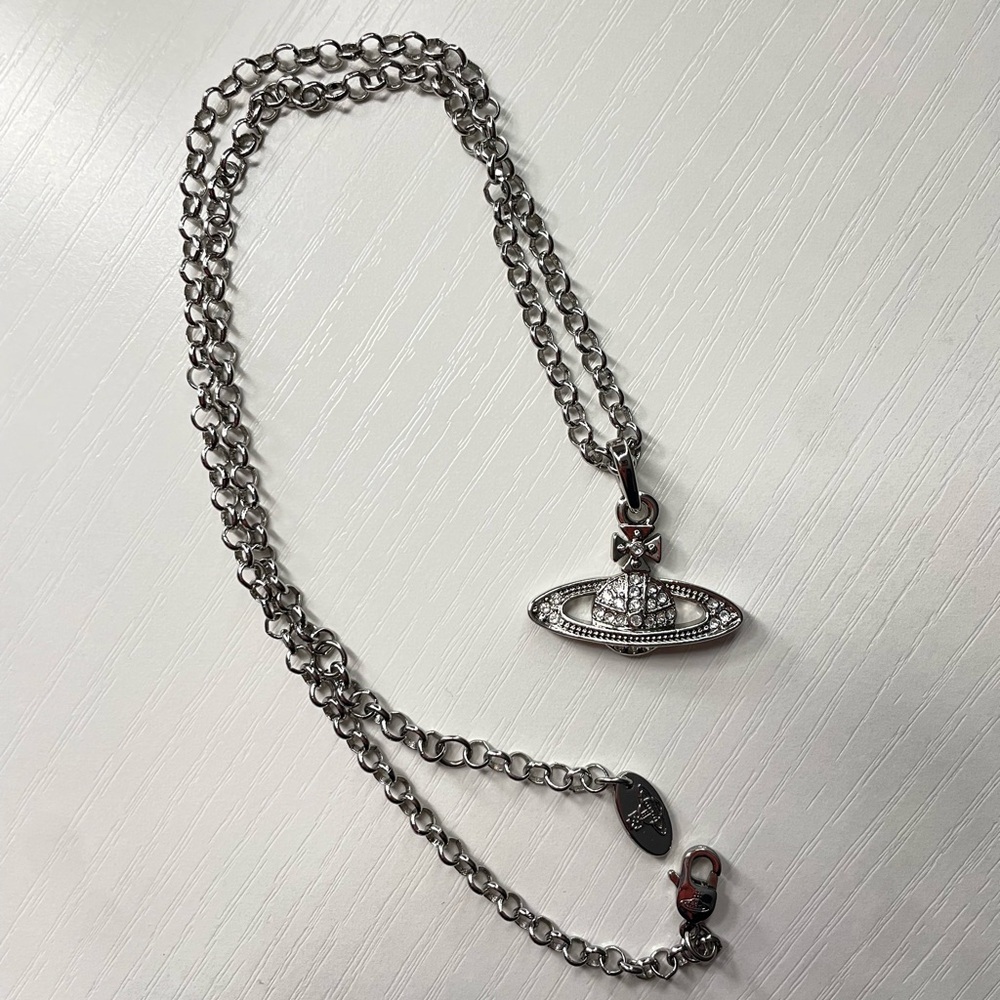 Elegant Silver Vienne Westwood Necklace